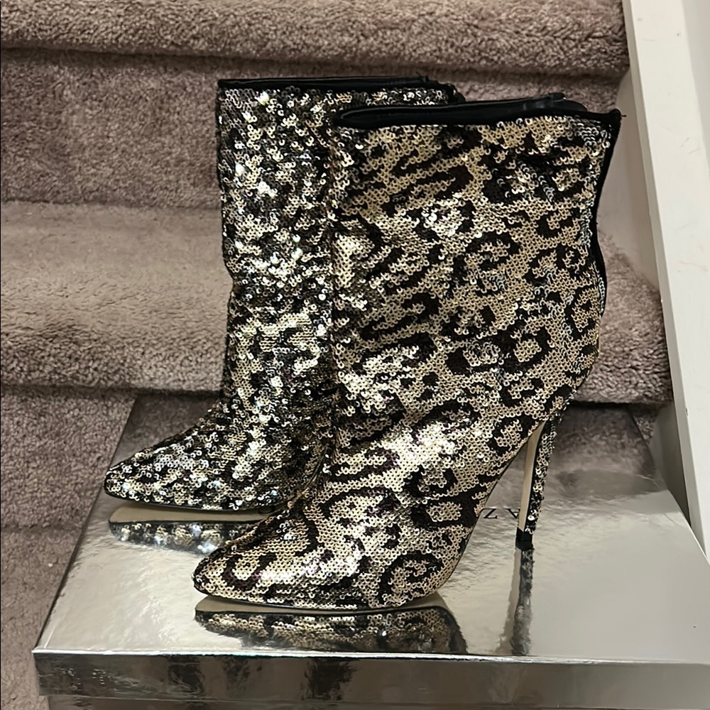 Shoe Dazzle Black and Cream Heeled Boots with Stiletto Heel